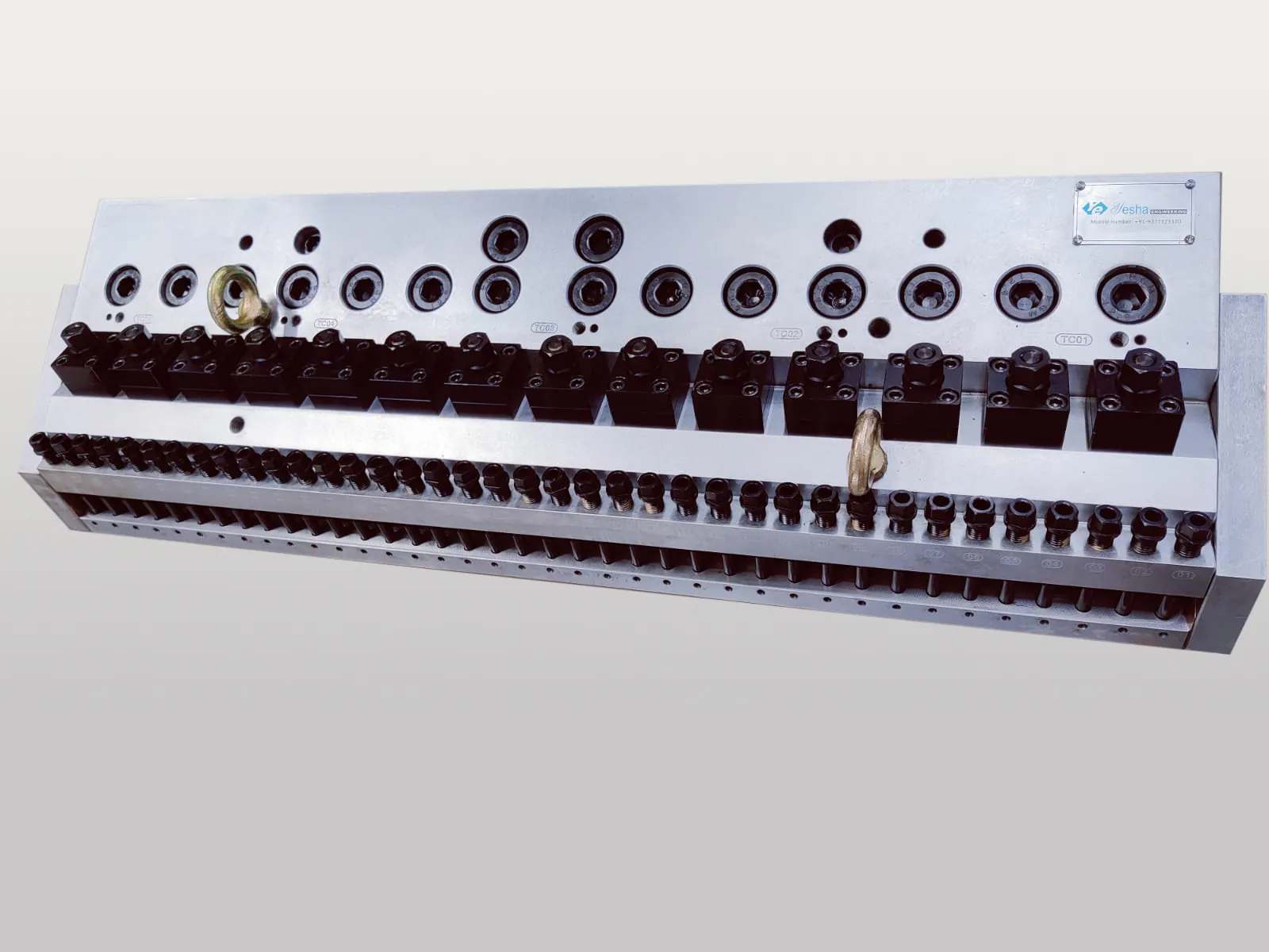 Yesha coat-hanger sheet die with lip adjustment bolts